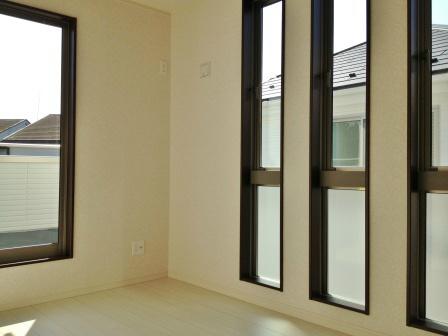 Non-living room. The window is a large whole room is bright!