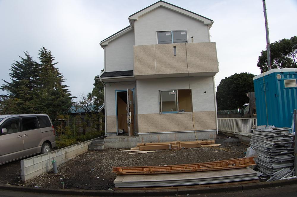 Local appearance photo. Local (12 May 2013) Shooting