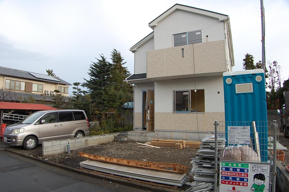 Local photos, including front road. Local (12 May 2013) Shooting