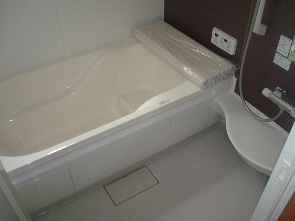 Bathroom. Local (10 May 2013) Shooting