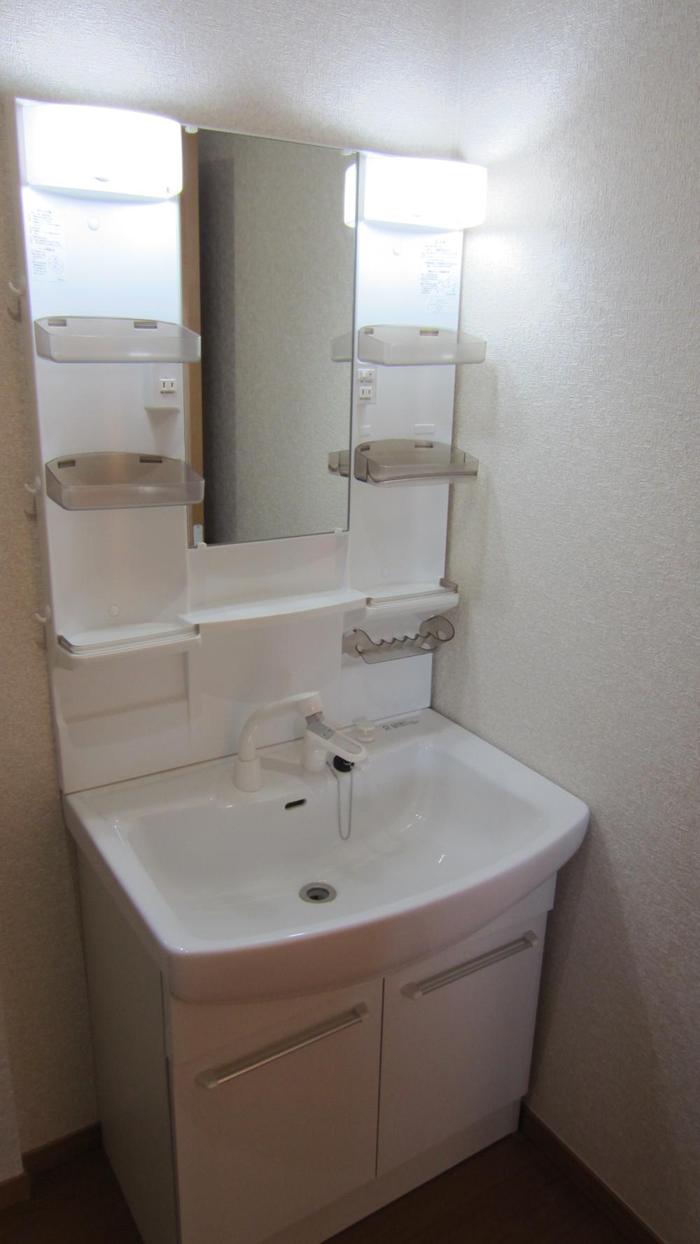 Wash basin, toilet. Indoor (11 May 2013) Shooting