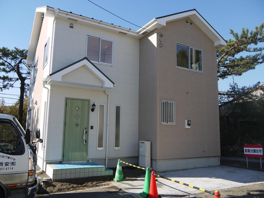 Local appearance photo. Local (12 May 2013) Shooting