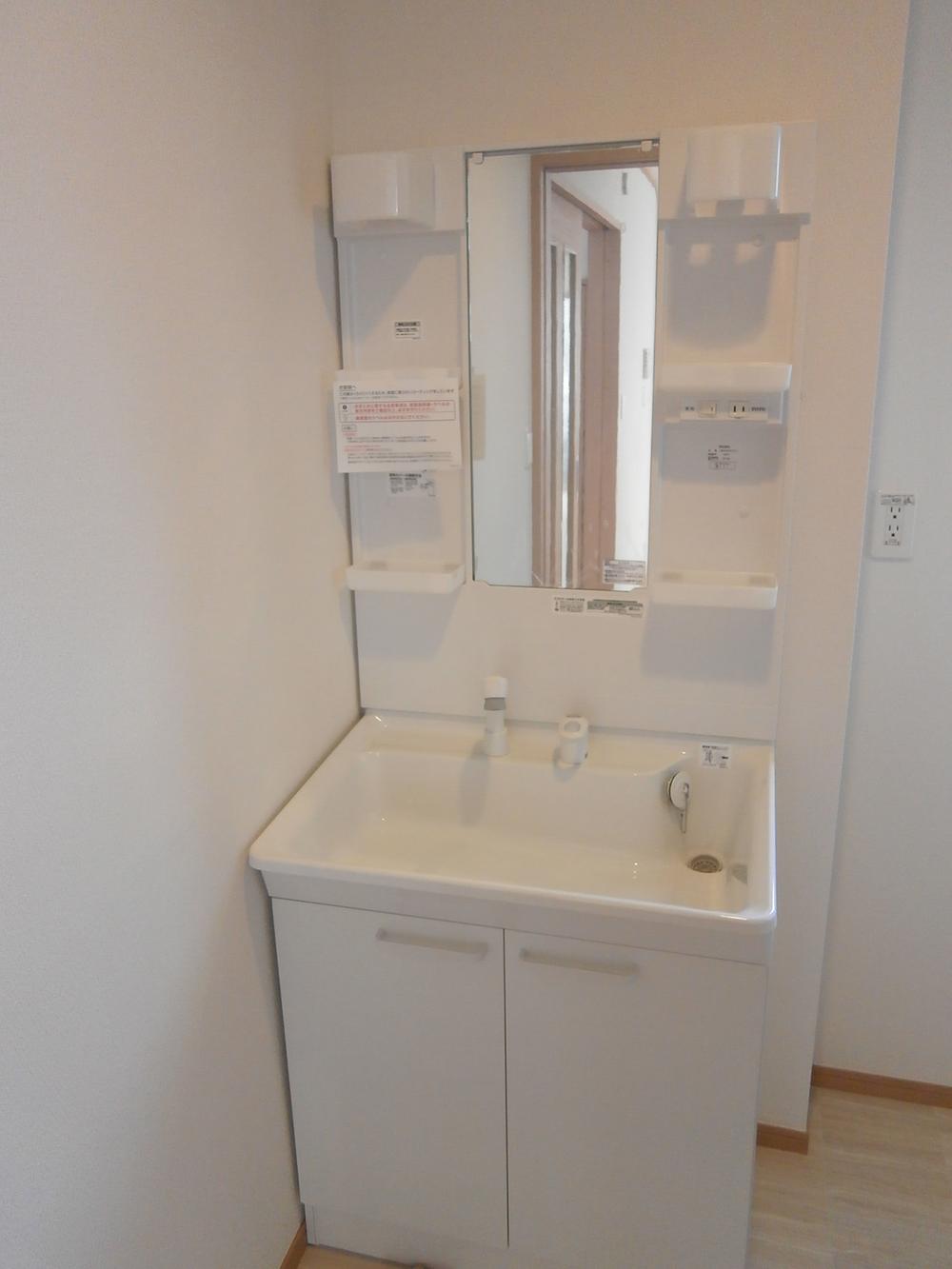 Wash basin, toilet. Local (12 May 2013) Shooting