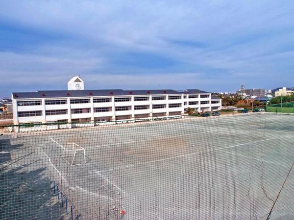 Junior high school. 1062m to Fujisawa Municipal 湘洋 junior high school