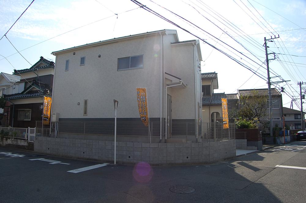 Local photos, including front road. Local (10 May 2013) Shooting