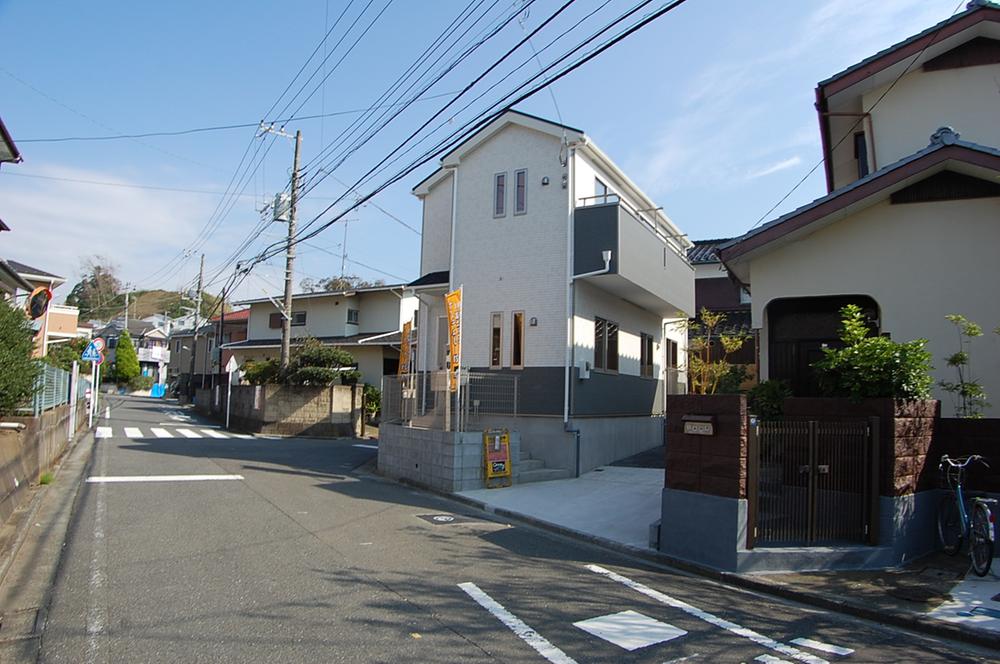 Local photos, including front road. Local (10 May 2013) Shooting