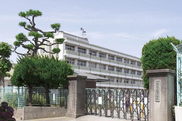 Primary school. Kugenuma until elementary school 730m