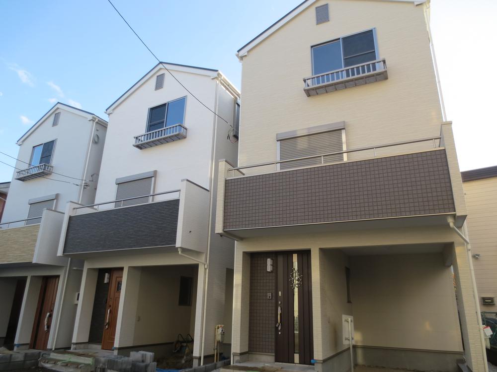 Local appearance photo. Local (12 May 2013) Shooting