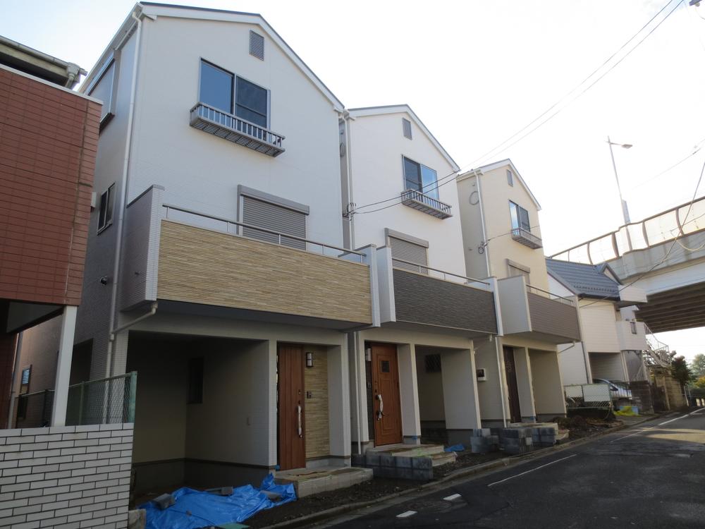 Local photos, including front road. Local (12 May 2013) Shooting