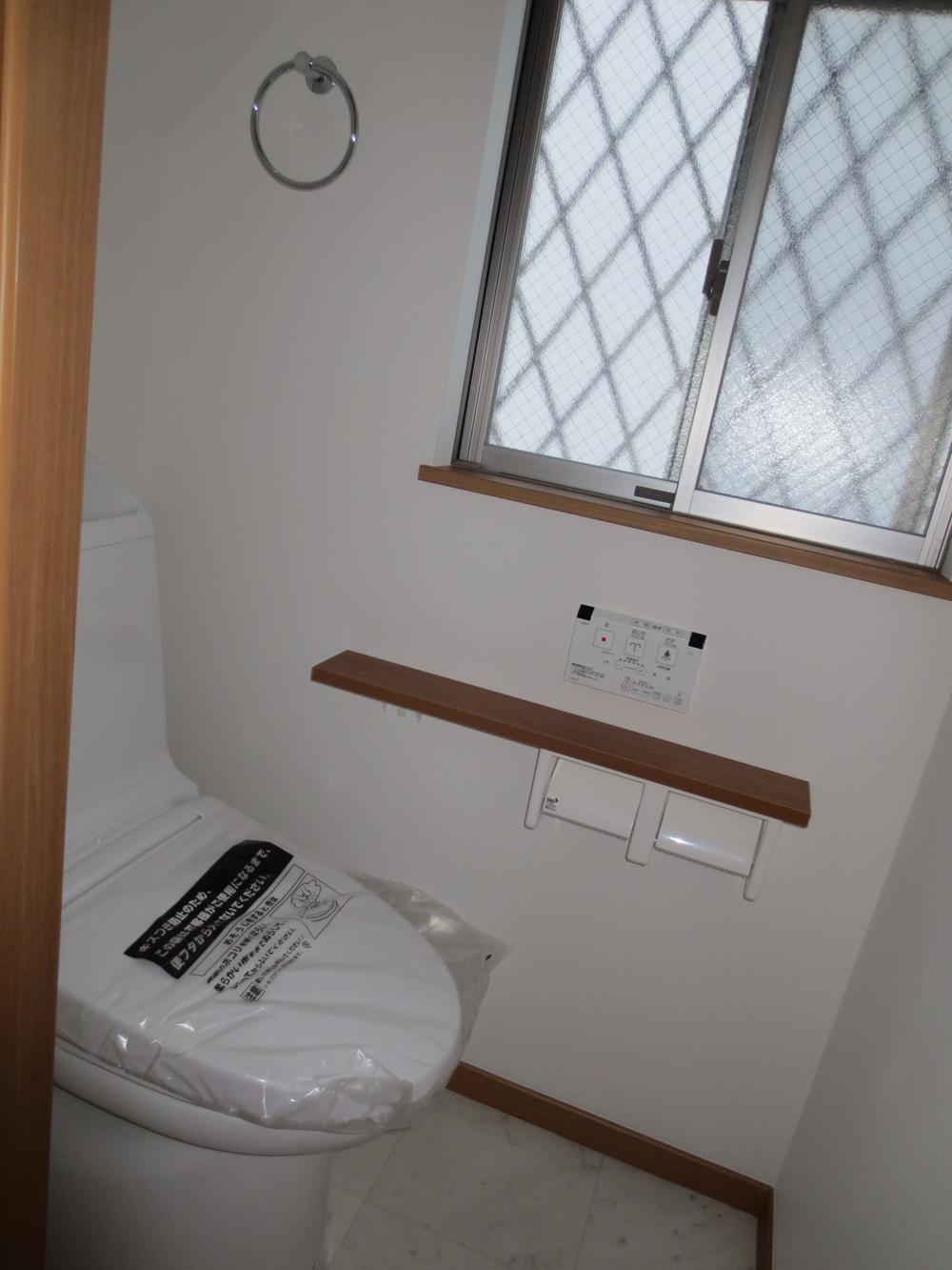 Toilet. Indoor (12 May 2013) Shooting