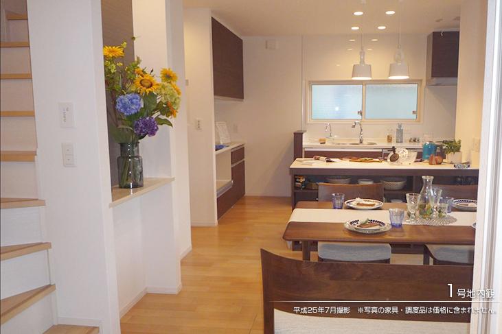 Living.  [No. 1 destination] [Introspection Photo] 2013 July shooting  ※ Photos furniture ・ Furnishings are not included in the price. 