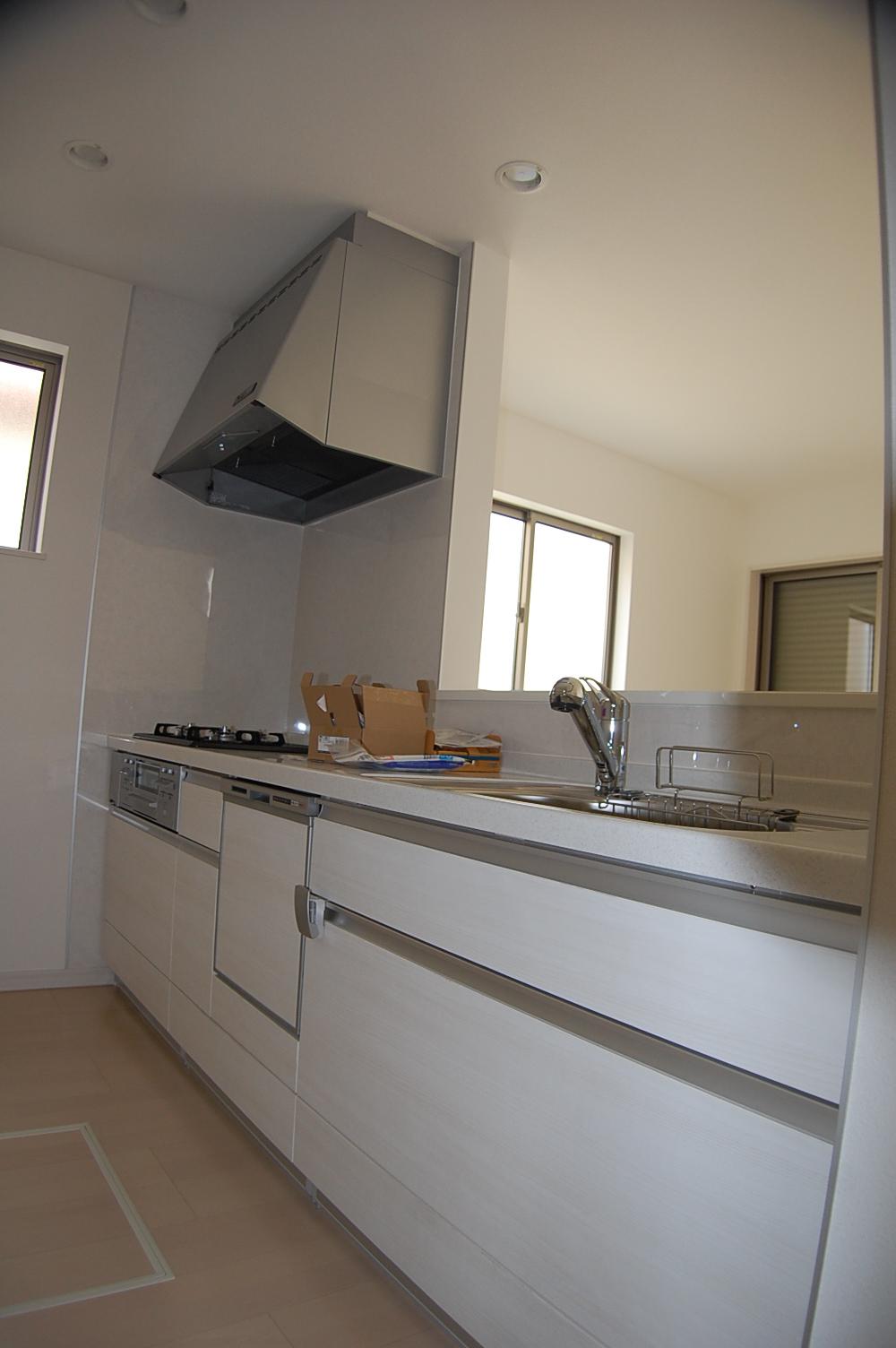 Kitchen. Local (10 May 2013) Shooting