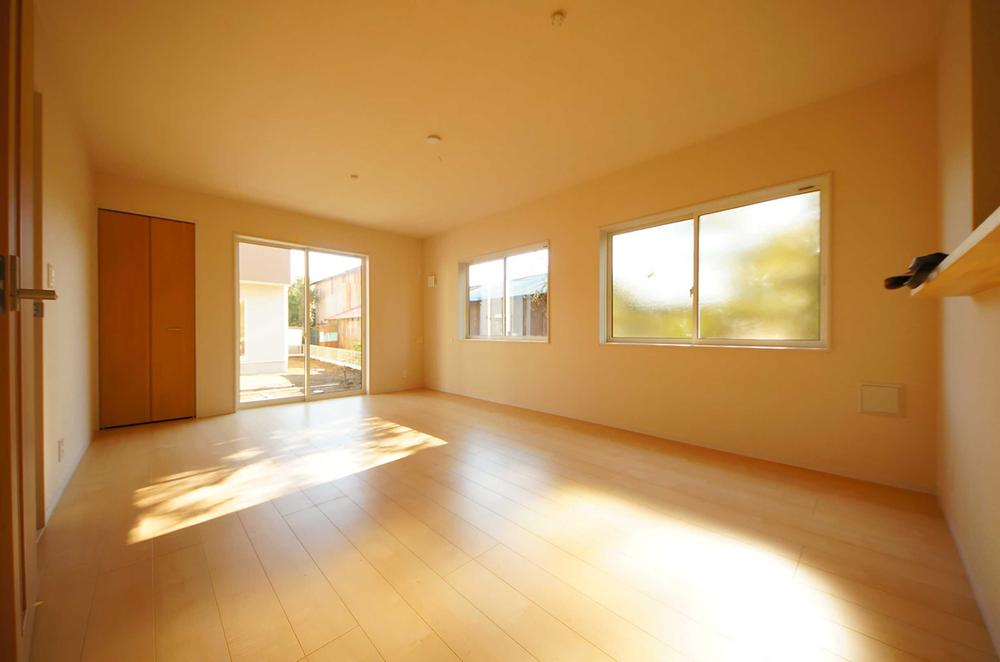 Living. Indoor (12 May 2013) Shooting, Windows are many bright living.