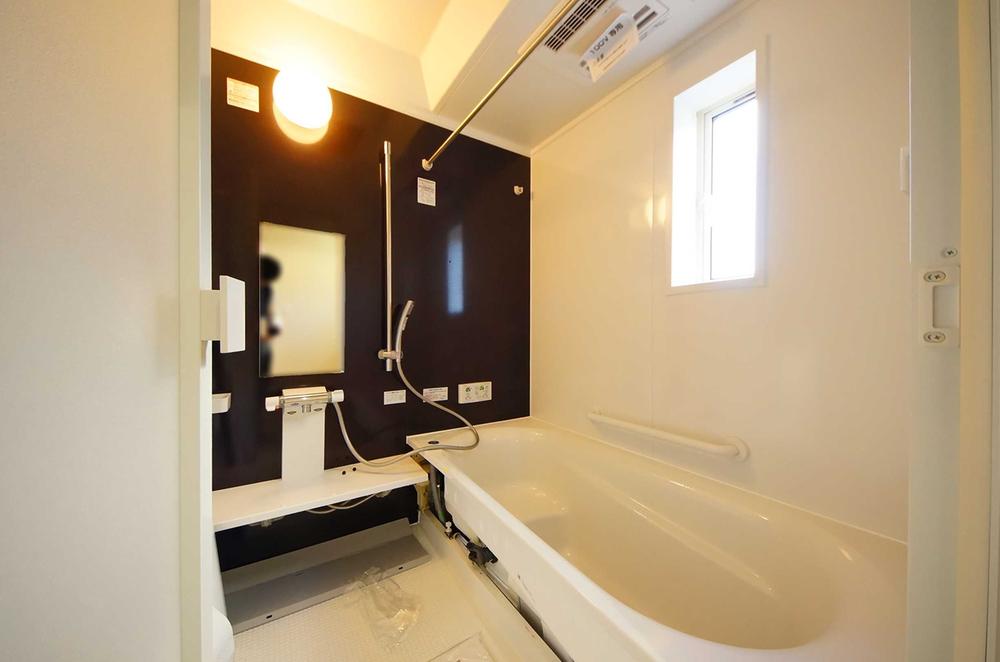 Bathroom. Indoor (12 May 2013) Shooting, This is a system bus with a ventilation heating dryer.