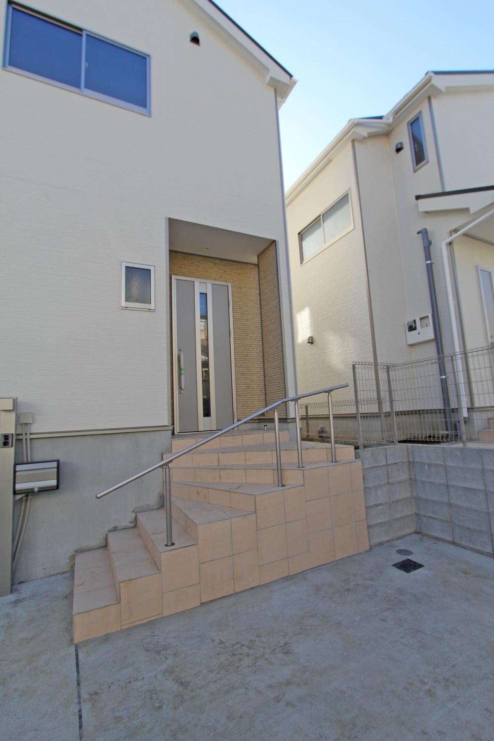 Entrance. Local (11 May 2013) Shooting