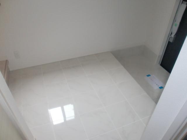 Entrance. Local (July 2013) Shooting