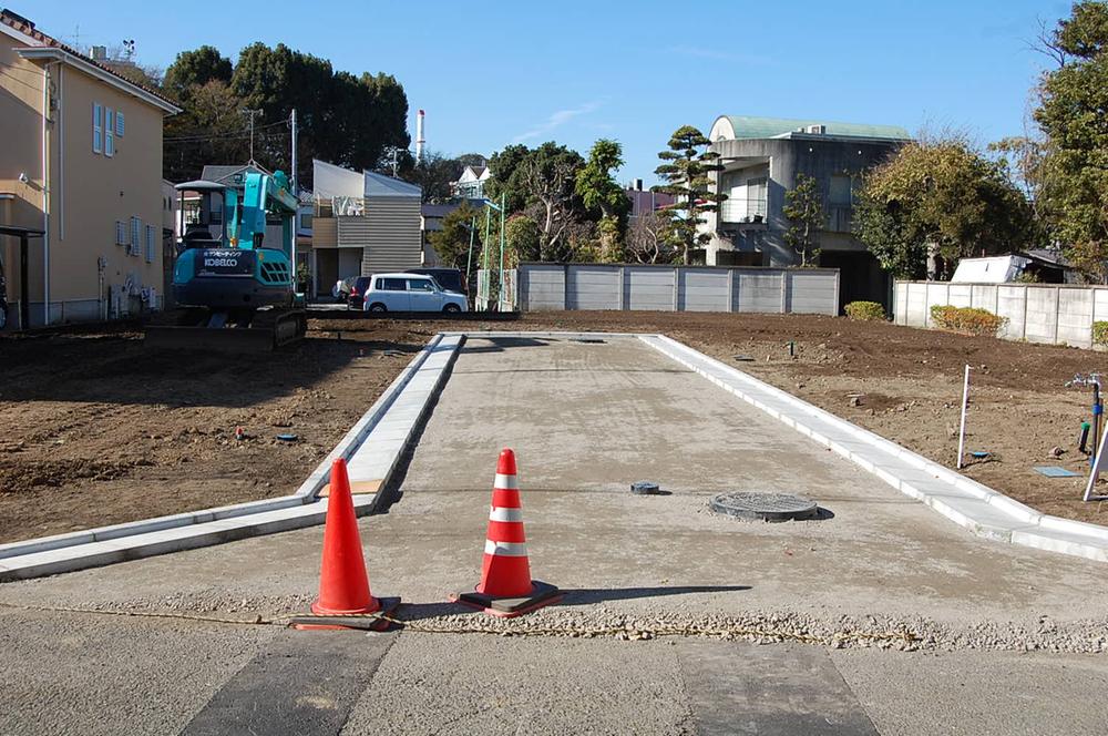 Local photos, including front road. Local (12 May 2013) Shooting