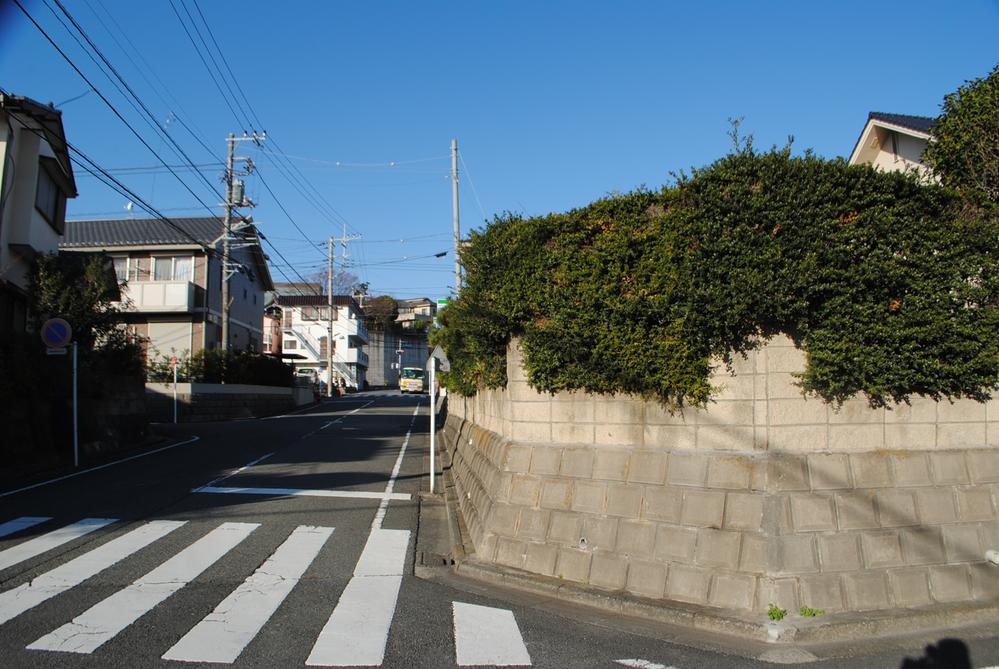 Local photos, including front road. Local (12 May 2013) Shooting Construction planned site