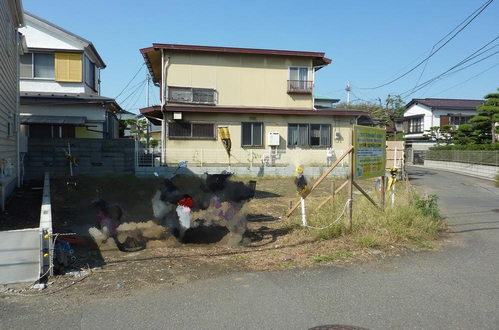 Local photos, including front road. Local (10 May 2013) Shooting