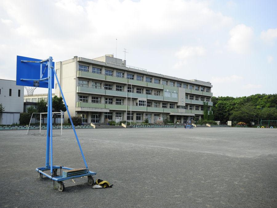 Primary school. 1200m to Fujisawa Municipal Oshimizu Elementary School