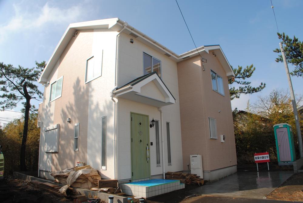 Local photos, including front road. Local (12 May 2013) Shooting