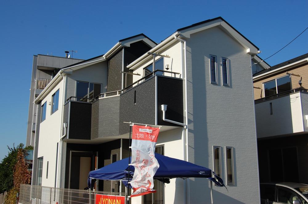 Local appearance photo. Local (11 May 2013) Shooting