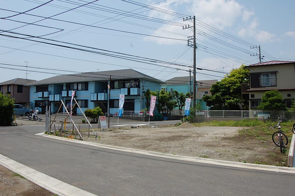 Local photos, including front road. Local (May 2012) shooting