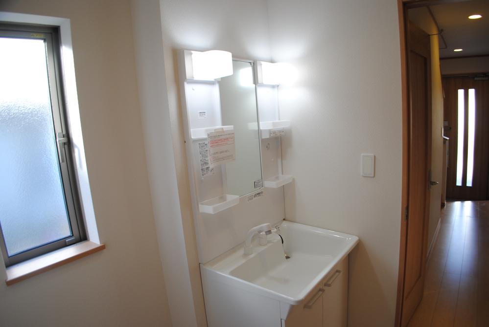 Wash basin, toilet. Indoor (12 May 2013) Shooting