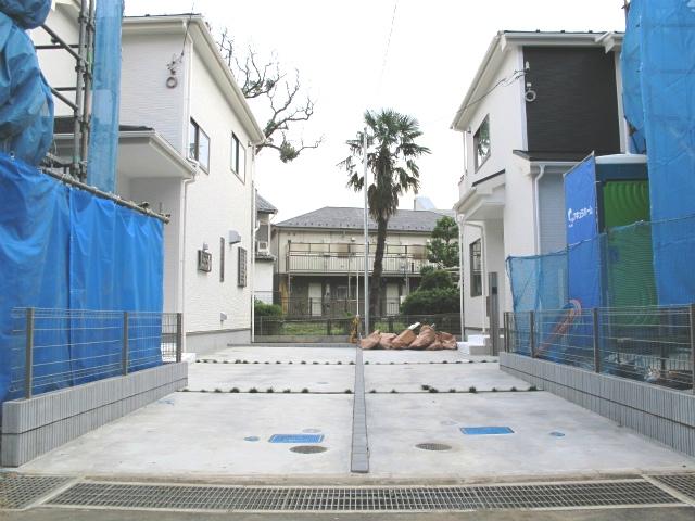 Local photos, including front road. Local (10 May 2013) Shooting