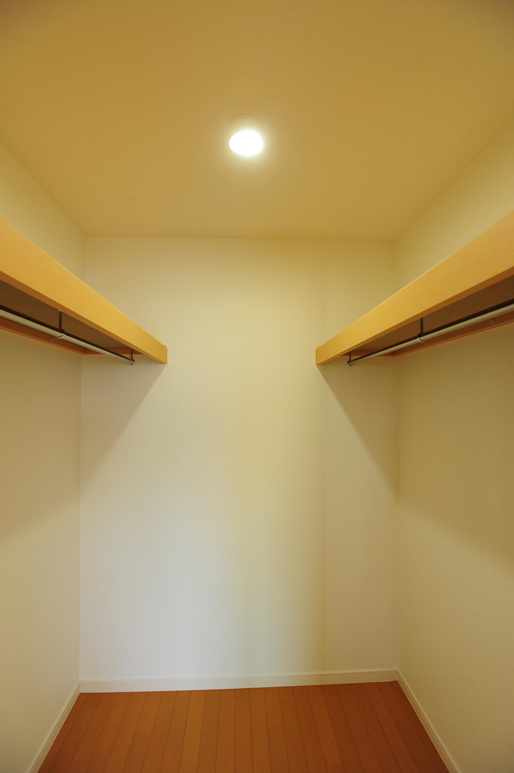 Receipt. Walk-in closet.