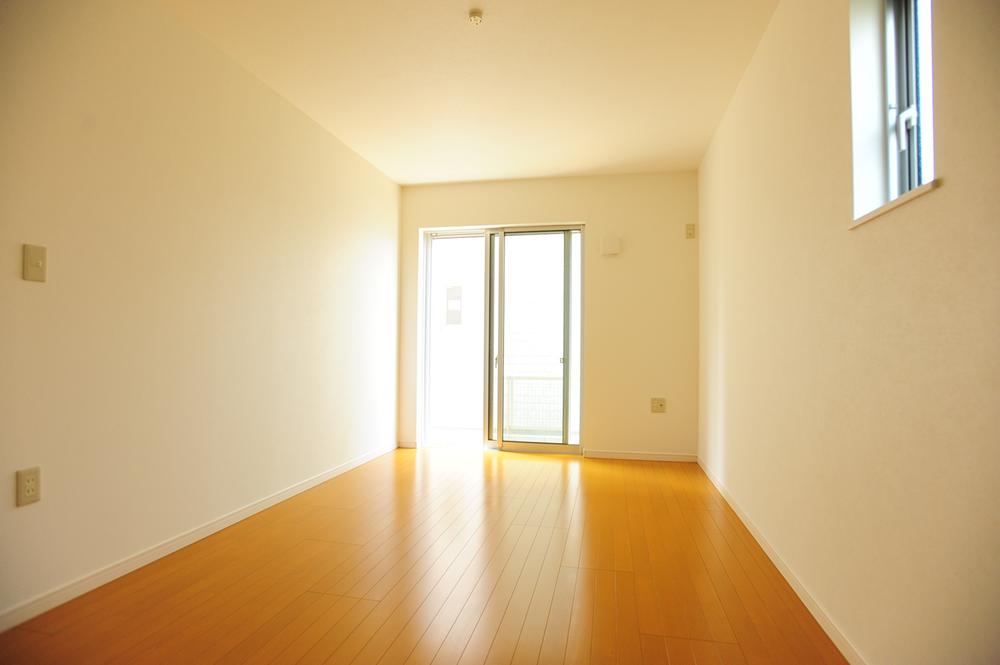 Non-living room. Housed plenty of 7.1 quires Western-style.