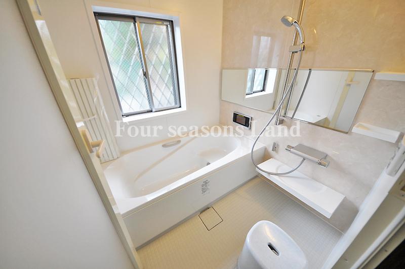 Bathroom. Indoor (12 May 2013) Shooting 1 Building