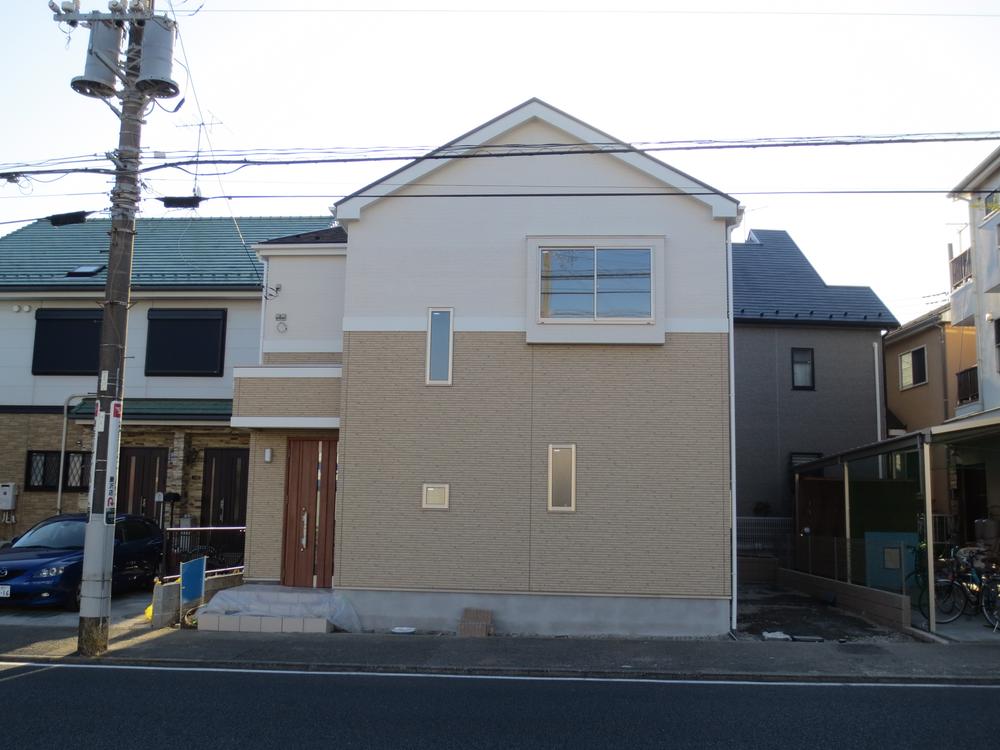 Local appearance photo. Local (11 May 2013) Shooting