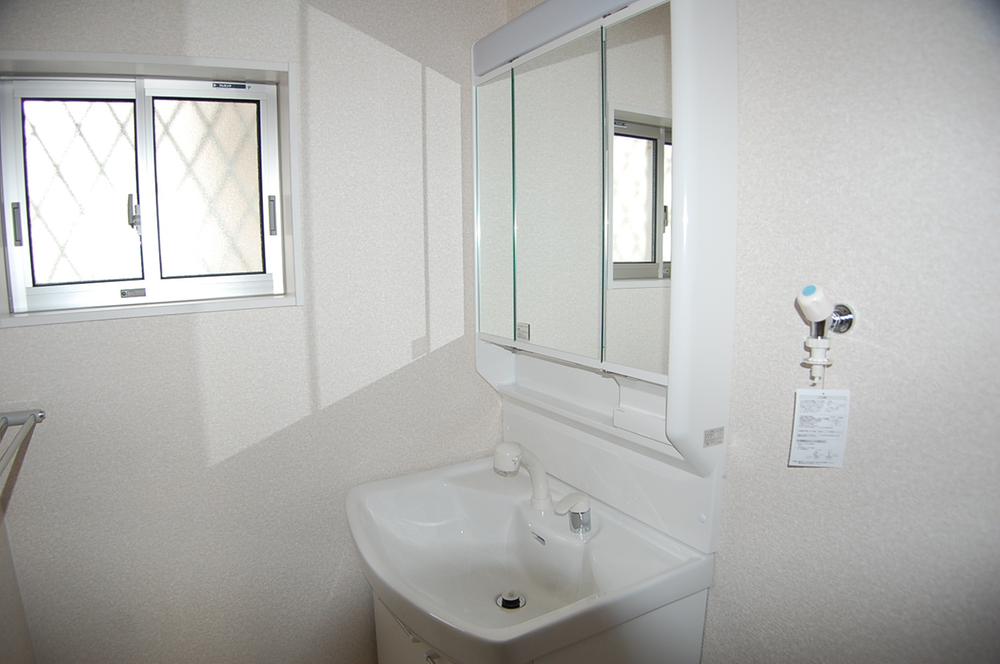 Wash basin, toilet. Indoor (10 May 2013) Shooting