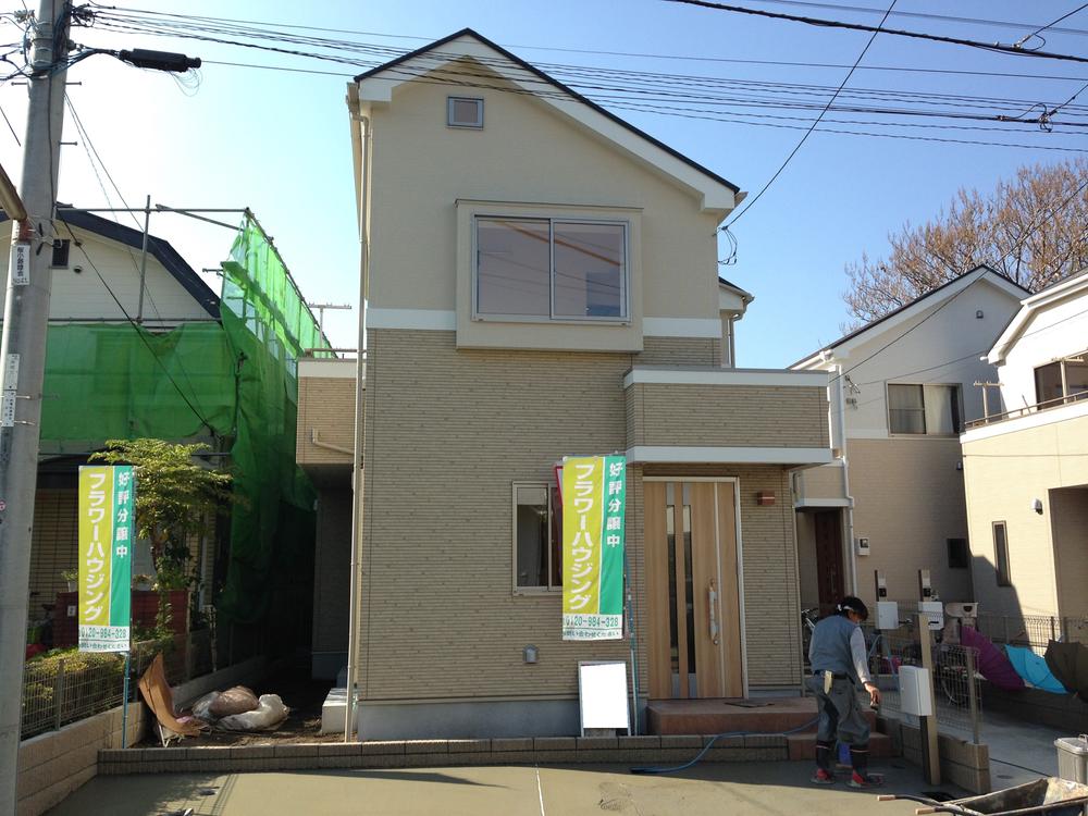 Local appearance photo. Local (12 May 2013) you can preview at any time because it has taken the building completed! 