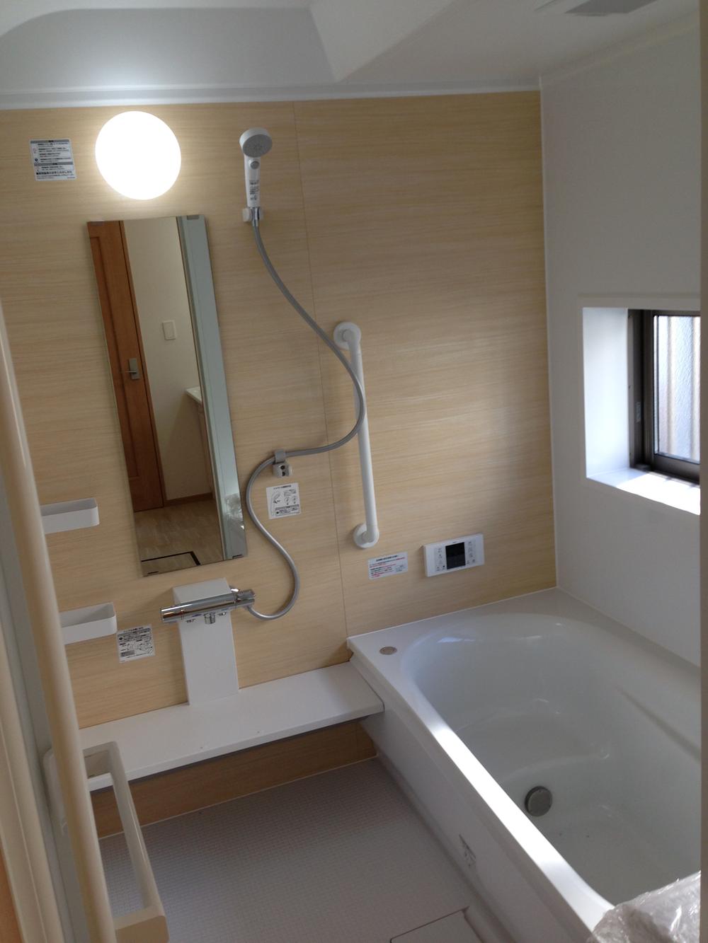 Bathroom. Local (12 May 2013) Shooting It is also useful cleaning if there is a window. 