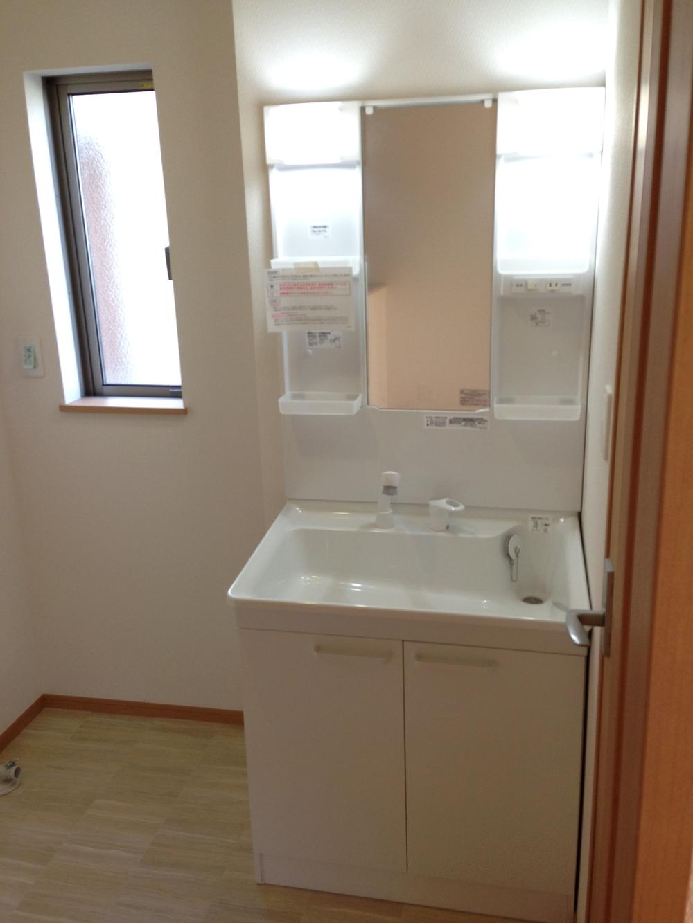 Wash basin, toilet. Local (12 May 2013) Shooting