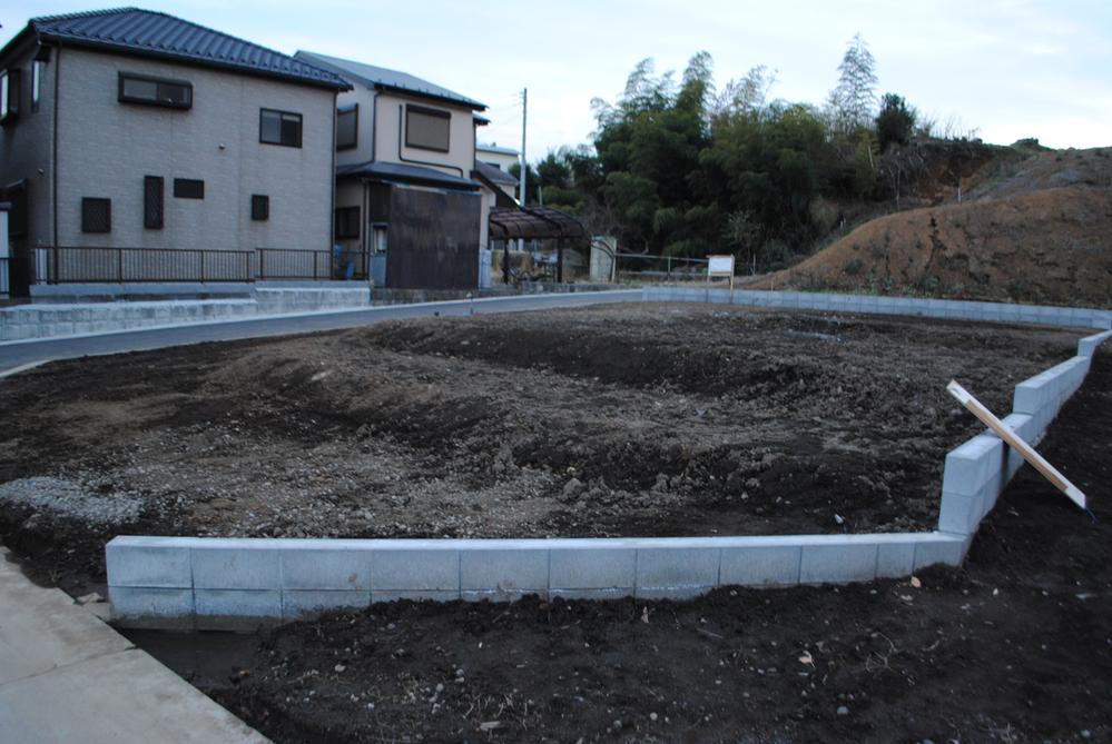 Local photos, including front road. Local (12 May 2013) Shooting