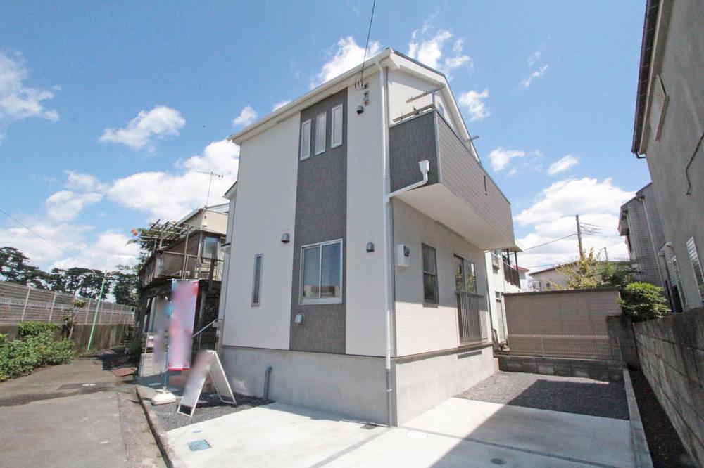 Model house photo. Same house builders construction results