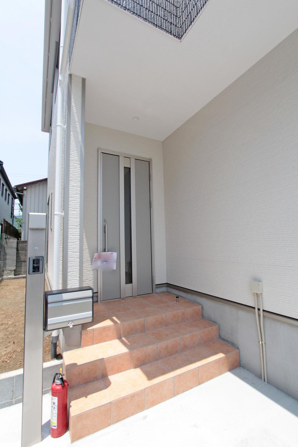 Entrance. Interior construction results