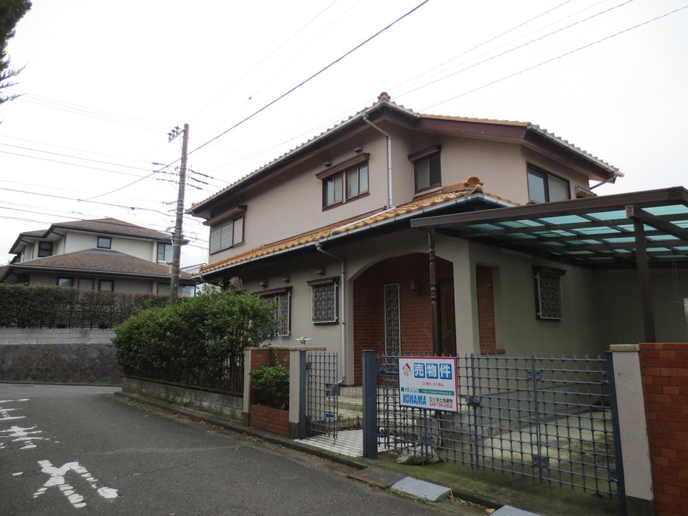 Local photos, including front road. Local (11 May 2013) Shooting