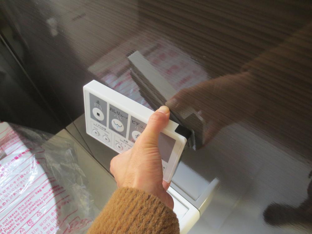 Toilet. Washlet Ya, Since the toilet paper is a magnet type, Remove or position freely