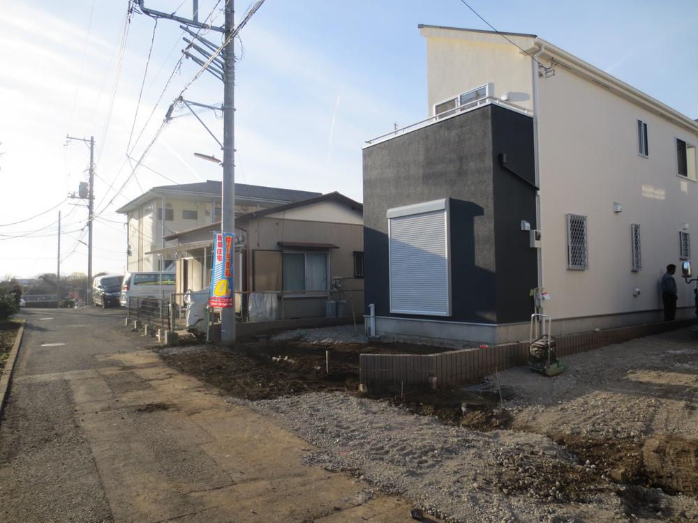 Local photos, including front road. Front road traffic also less, It is calm street