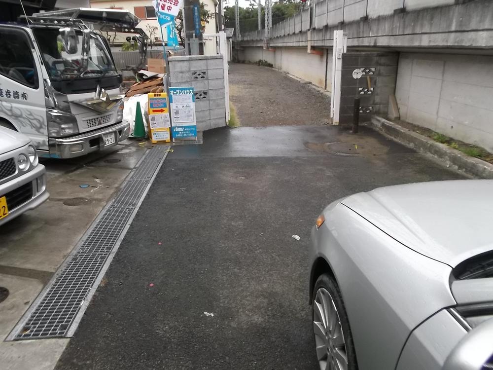 Local photos, including front road. Local (11 May 2013) Shooting