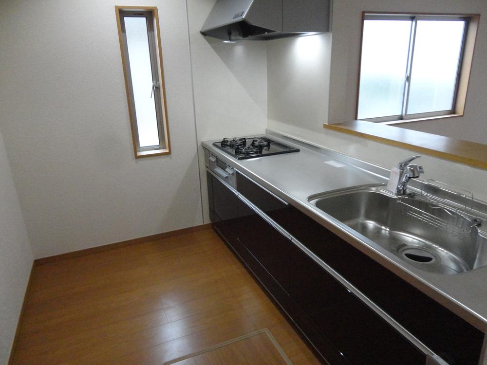 Kitchen. Local (10 May 2013) Shooting Also spacious space of kitchen