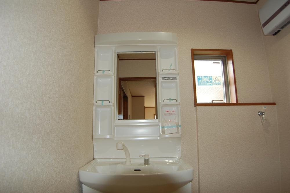 Wash basin, toilet. Local (10 May 2013) Shooting