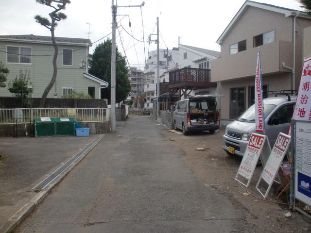 Local photos, including front road. Local (10 May 2013) Shooting