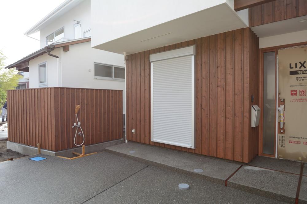 Local appearance photo. With a convenient and there is an outside shower