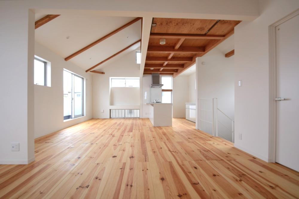 Living. Beams in the natural atmosphere has become a unique space becomes the accent Spacious 17.27 Pledge, Loft with LDK
