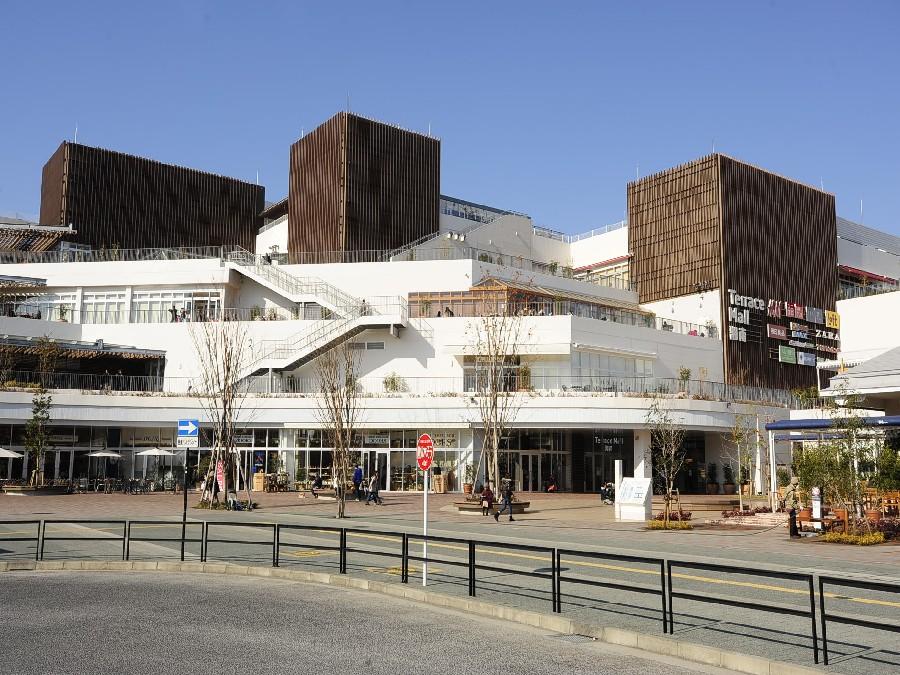 Shopping centre. 1100m to Terrace Mall Shonan
